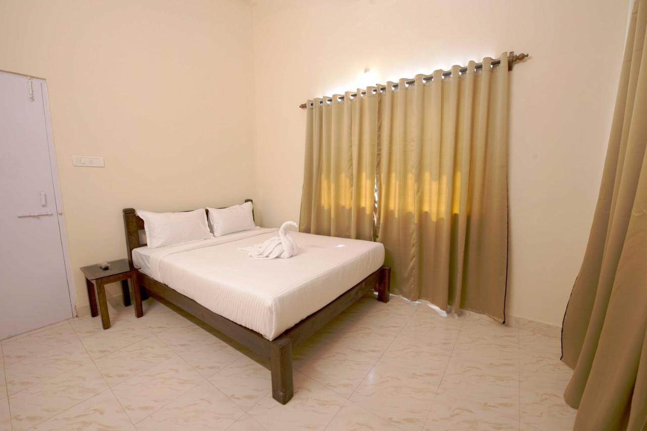 Resort Paloma De Goa Colva Exterior photo
